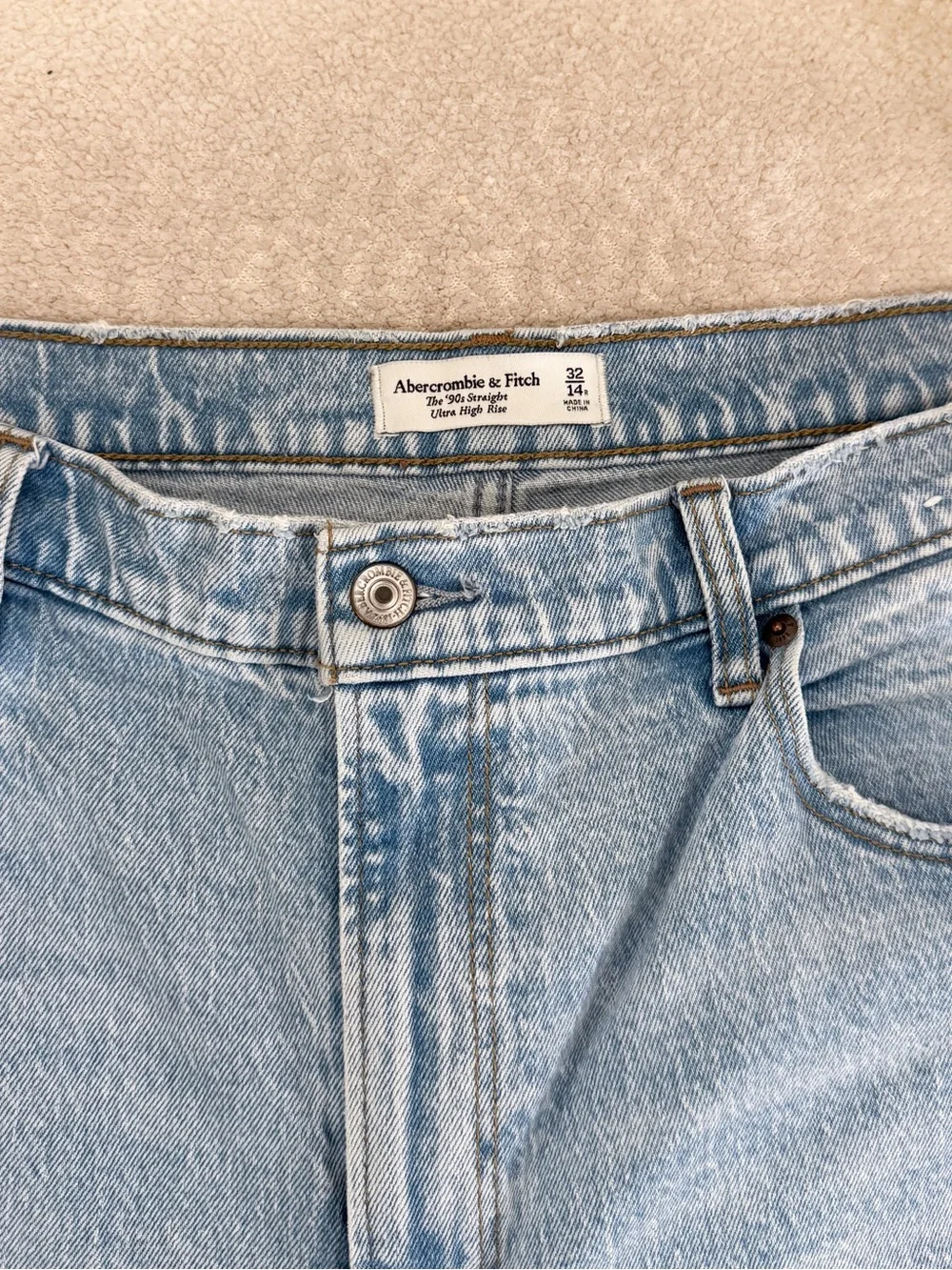 Abercrombie & Fitch Light Wash the 90s Straight Ultra High Rise Jeans 14